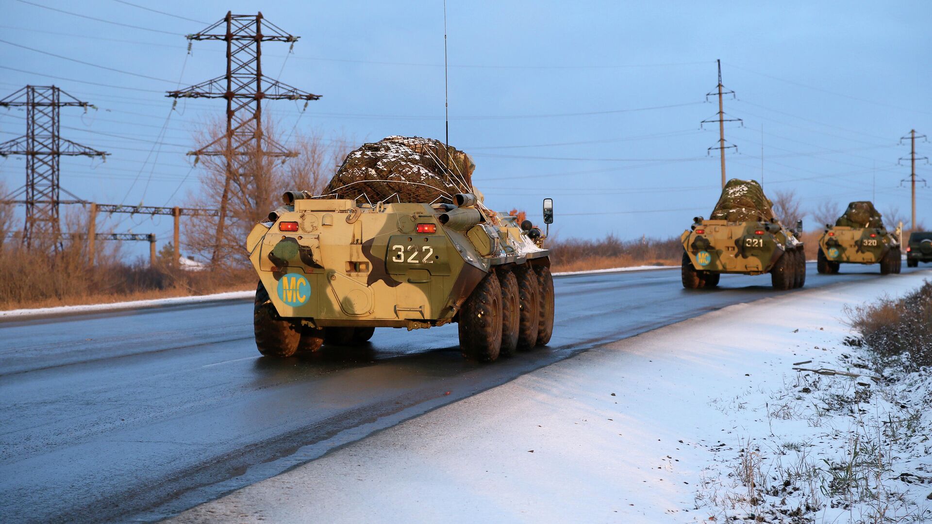 Колонна военной техники российских миротворцев в Самарской области на пути в Нагорный Карабах - РИА Новости, 1920, 11.11.2020