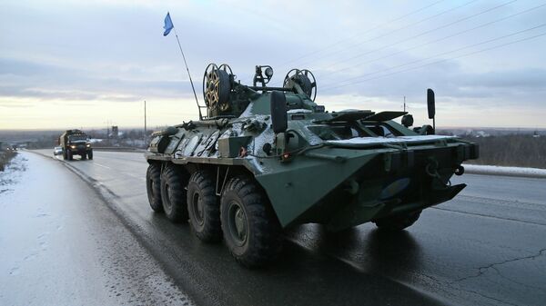Колонна военной техники российских миротворцев в Самарской области перед отправкой в Нагорный Карабах