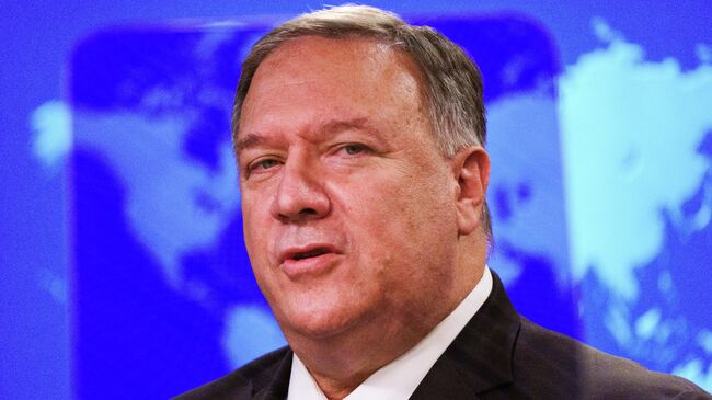 Госсекретарь США Майк Помпео проводит брифинг для представителей СМИ в Вашингтоне