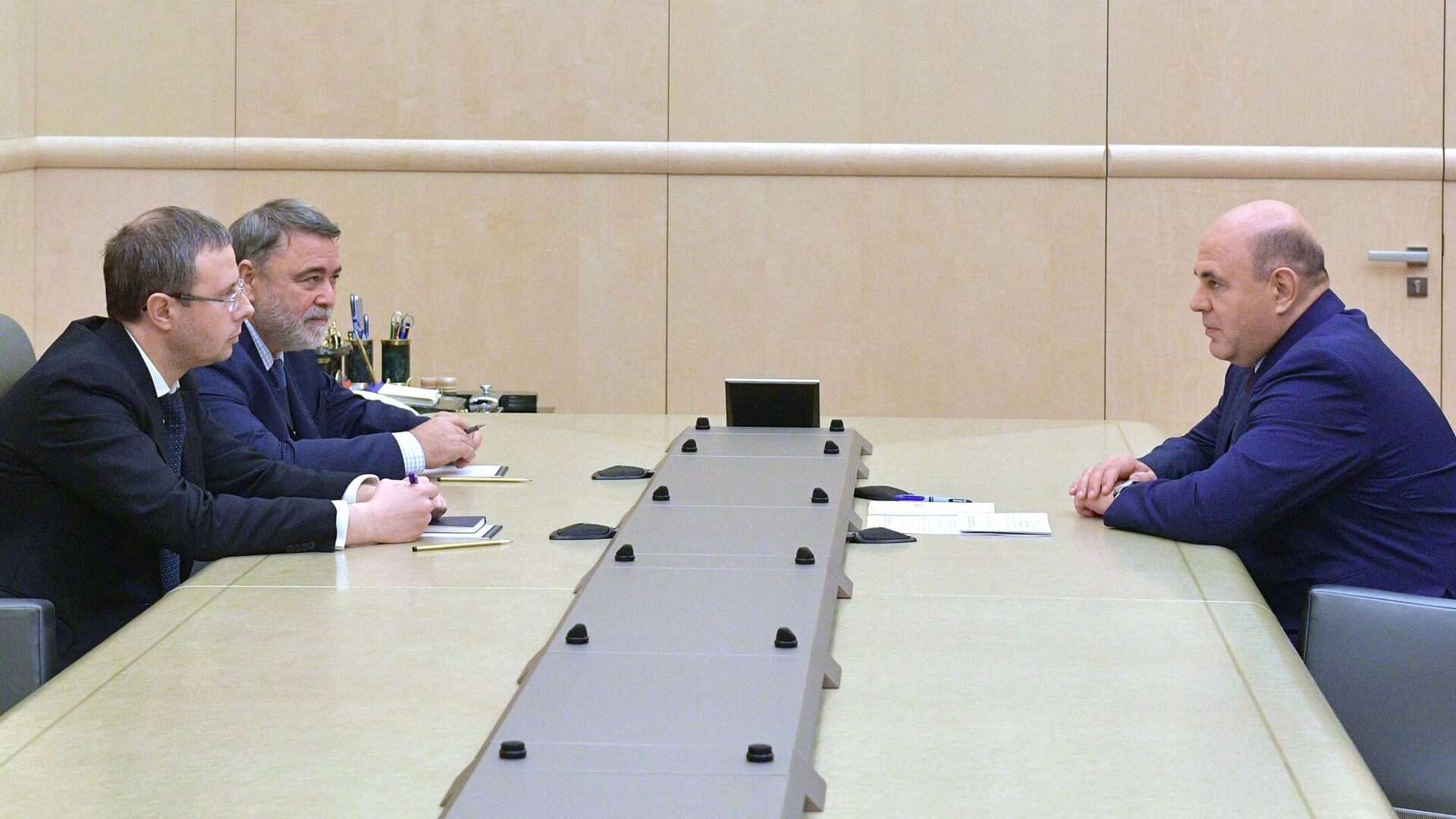 Председатель правительства РФ Михаил Мишустин, бывший вице-губернатор Петербурга Максим Шаскольский и руководитель Федеральной антимонопольной службы России Игорь Артемьев Председатель правительства РФ Михаил Мишустин, бывший вице-губернатор Петербурга Максим Шаскольский и руководитель Федеральной антимонопольной службы России Игорь Артемьев - РИА Новости, 1920, 11.11.2020