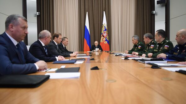 Президент РФ Владимир Путин проводит совещание с руководством Министерства обороны РФ и предприятий ОПК