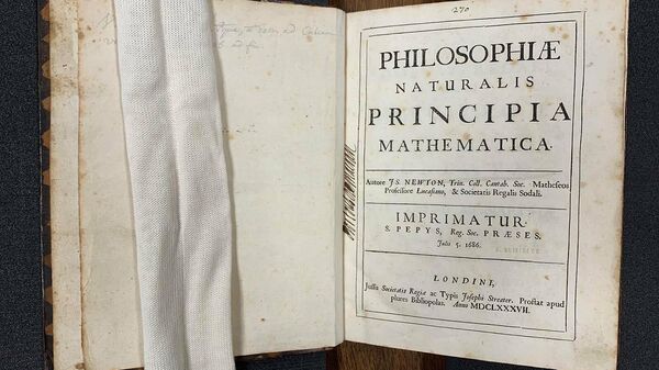 Старинный экземпляр Математических начал натуральной философии Исаака Ньютона из коллекции Калифорнийского технологического института