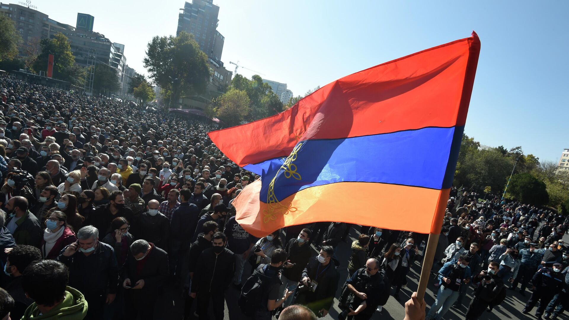 Участники митинга на площади Свободы в Ереване - РИА Новости, 1920, 11.11.2020