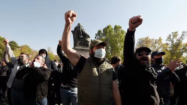 Участники митинга на площади Свободы в Ереване