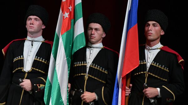 Почетный караул на торжественном мероприятии, посвященном празднованию 10-летней годовщины признания независимости Абхазии Российской Федерацией