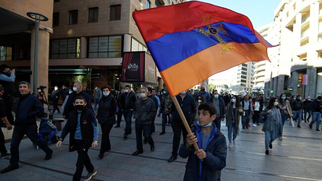 Участники митинга оппозиции в Ереване