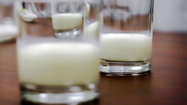 Стаканы с молоком