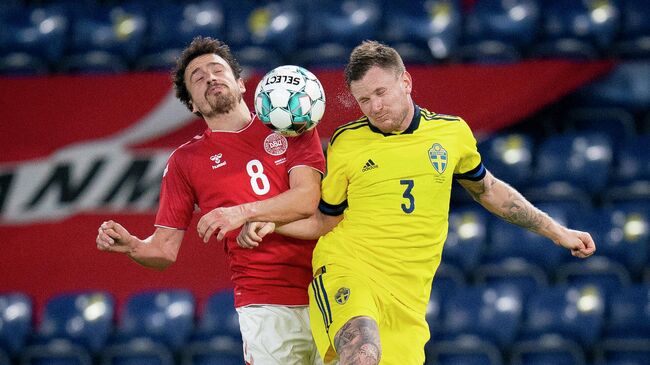 Denmark's Thomas Delaney (L) and Sweden's Mattias Johansson vie for the ball during the international friendly football match Denmark v Sweden in Brondby, Denmark on November 11, 2020. (Photo by Liselotte Sabroe / Ritzau Scanpix / AFP) / Denmark OUT