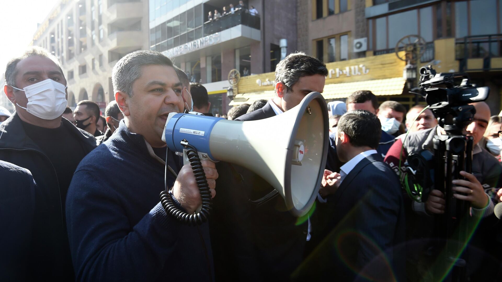 Председатель партии Родина Артур Ванецян на митинге оппозиции на Северном проспекте в Ереване - РИА Новости, 1920, 12.11.2020