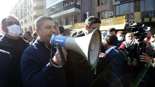Председатель партии Родина Артур Ванецян на митинге оппозиции на Северном проспекте в Ереване
