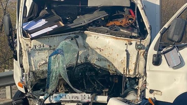  Грузовик Hyundai столкнулся с патрульной машиной ДПС в Минераловодском городском округ