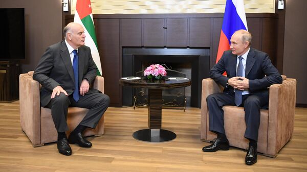 Президент РФ Владимир Путин и президент Абхазии Аслан Бжания 