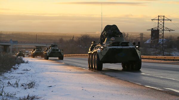 Колонна военной техники российских миротворцев в Самарской области на пути в Нагорный Карабах