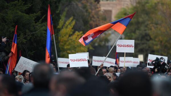Участники митинга оппозиции в Ереване