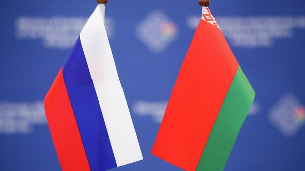 Flags of Russia and Belarus