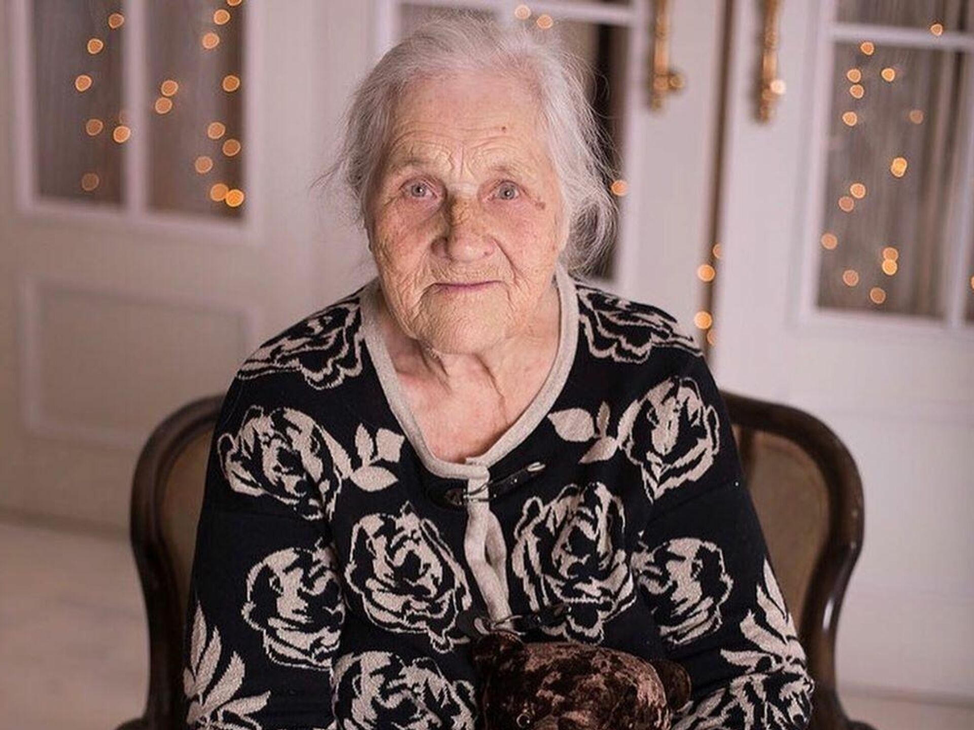 Очень зрелая бабушки. Пенсионерка. 90 Летняя бабушка. Бабушка 89 лет.