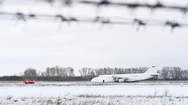 Самолет Ан-124 произвел вынужденную посадку из-за проблем с двигателем в новосибирском международном аэропорту Толмачево