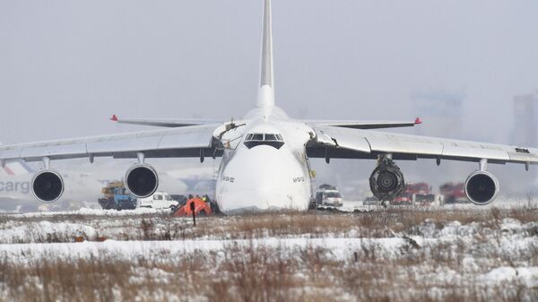 Самолет Ан-124 авиакомпании Волга-Днепр произвел вынужденную посадку из-за проблем с двигателем в новосибирском международном аэропорту Толмачево