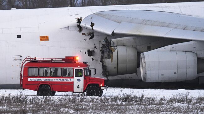 Самолет Ан-124 авиакомпании Волга-Днепр произвел вынужденную посадку из-за проблем с двигателем в новосибирском международном аэропорту Толмачево