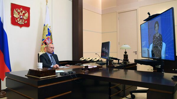 Президент РФ Владимир Путин в режиме видеоконференции принимает участие в пленарном заседании форума Сильные идеи для нового времени