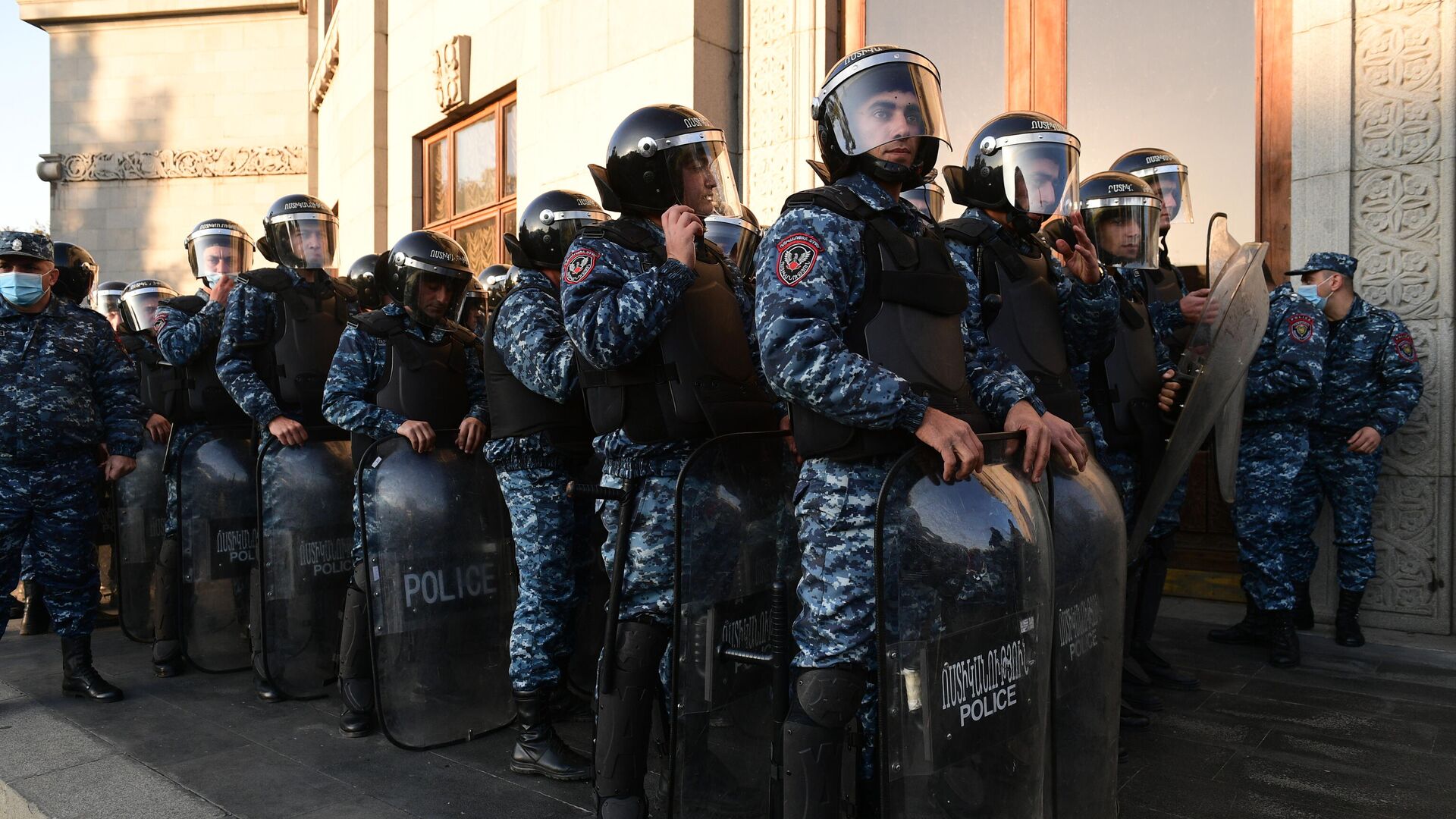 Полицейские на митинге оппозиции в Ереване - РИА Новости, 1920, 16.11.2020