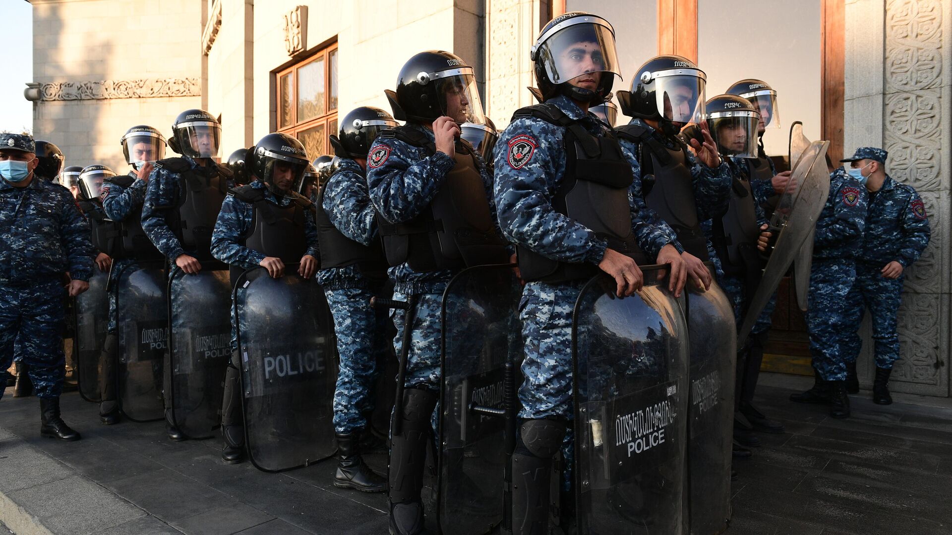 Полицейские на митинге оппозиции в Ереване - РИА Новости, 1920, 16.11.2020