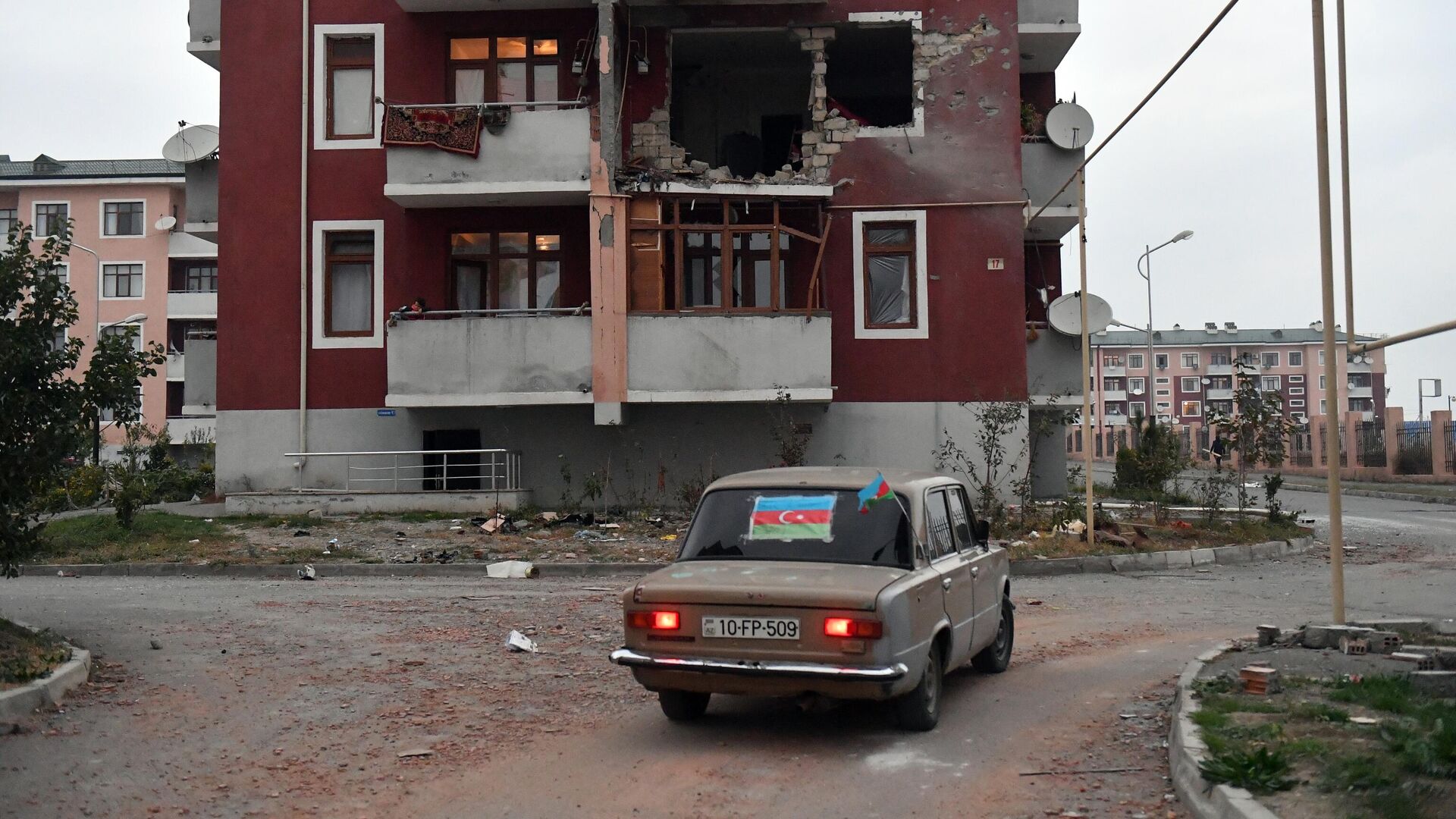 Жилой дом, поврежденный в результате обстрелов в поселке Шырарх Тертерского района - РИА Новости, 1920, 20.11.2020