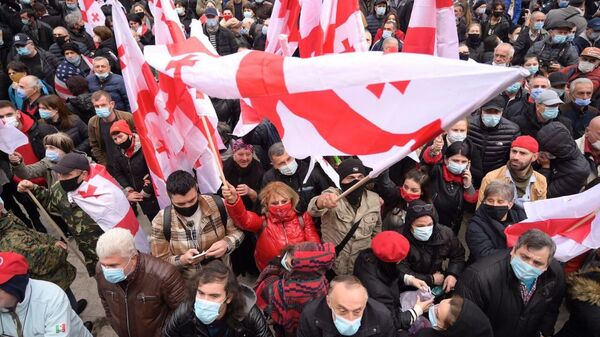Участники акции оппозиции в Тбилиси