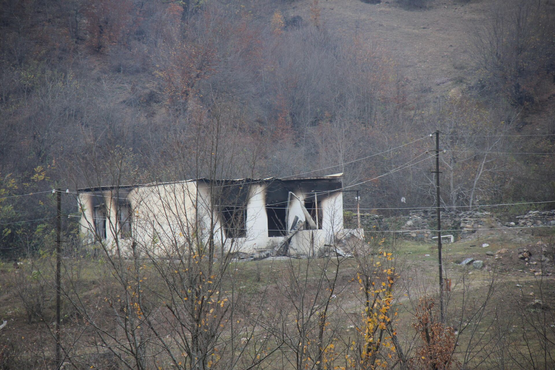 Дома, сожженные жителями Кельбаджарского района Нагорного Карабаха перед эвакуацией - РИА Новости, 1920, 14.11.2020