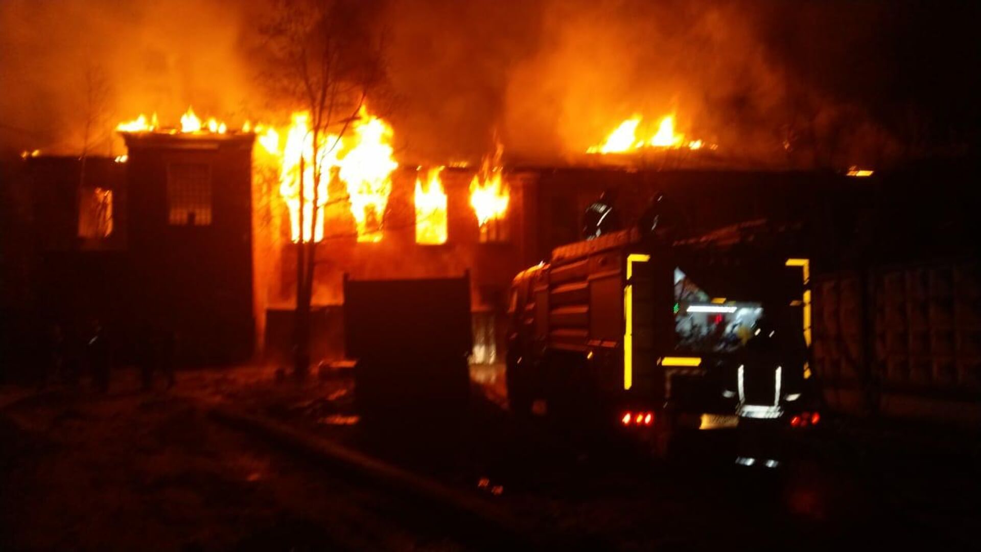 Пожарные локализовали возгорание в жилом доме в Красноармейске - РИА  Новости, 15.11.2020