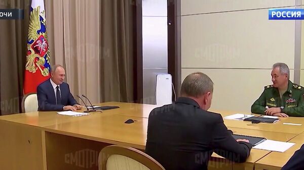 Кадры совещания Владимира Путина  с руководством Минобороны в эфире телеканала Россия 1