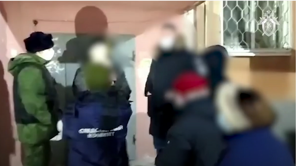 Видео задержания подозреваемого в убийстве девочки в Свердловской области