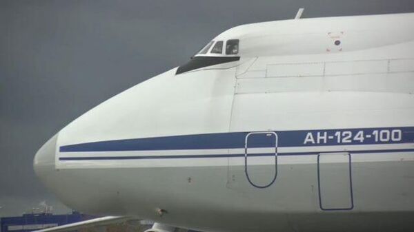 В самолет Ан-124 Руслан погрузили и отправили в Армению российских миротворцев и технику 