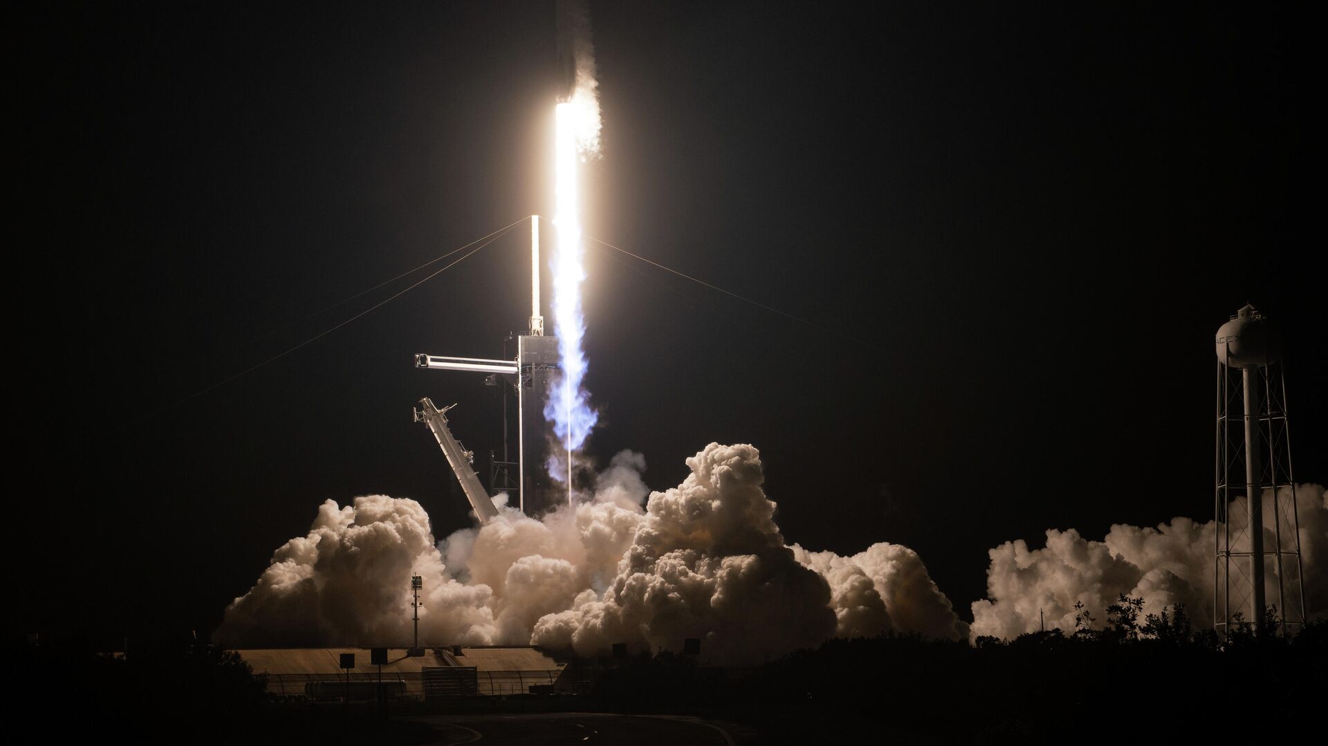 Старт ракеты Falcon 9 с кораблем Crew Dragon к МКС. 15 ноября 2020 - РИА Новости, 1920, 30.01.2021