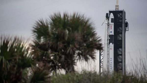 Подготовка к запуску к МКС ракеты Falcon 9 с кораблем Crew Dragon