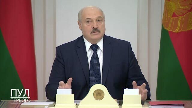 Конституцию ломать не надо – Лукашенко о распределении полномочий в правительстве - РИА Новости, 1920, 16.11.2020