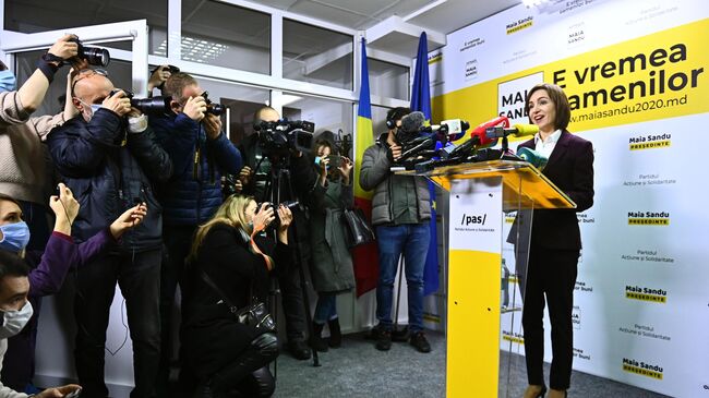 Майя Санду, победившая во втором туре на выборах президента Молдавии, во время брифинга в Кишиневе