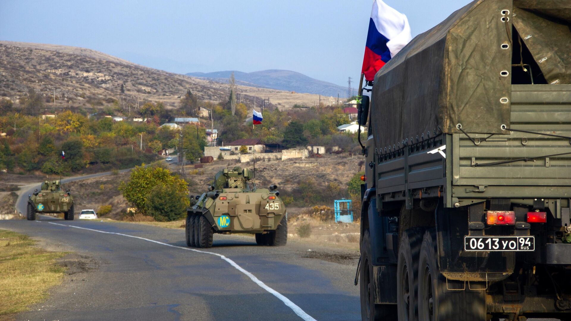 Колонна российских миротворцев направляется к монастырю Дадиванк в Нагорном Карабахе - РИА Новости, 1920, 19.11.2020