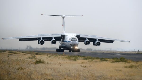 Военно-транспортный самолет ВКС России Ил-76 МД на аэродроме Эребуни в Армении