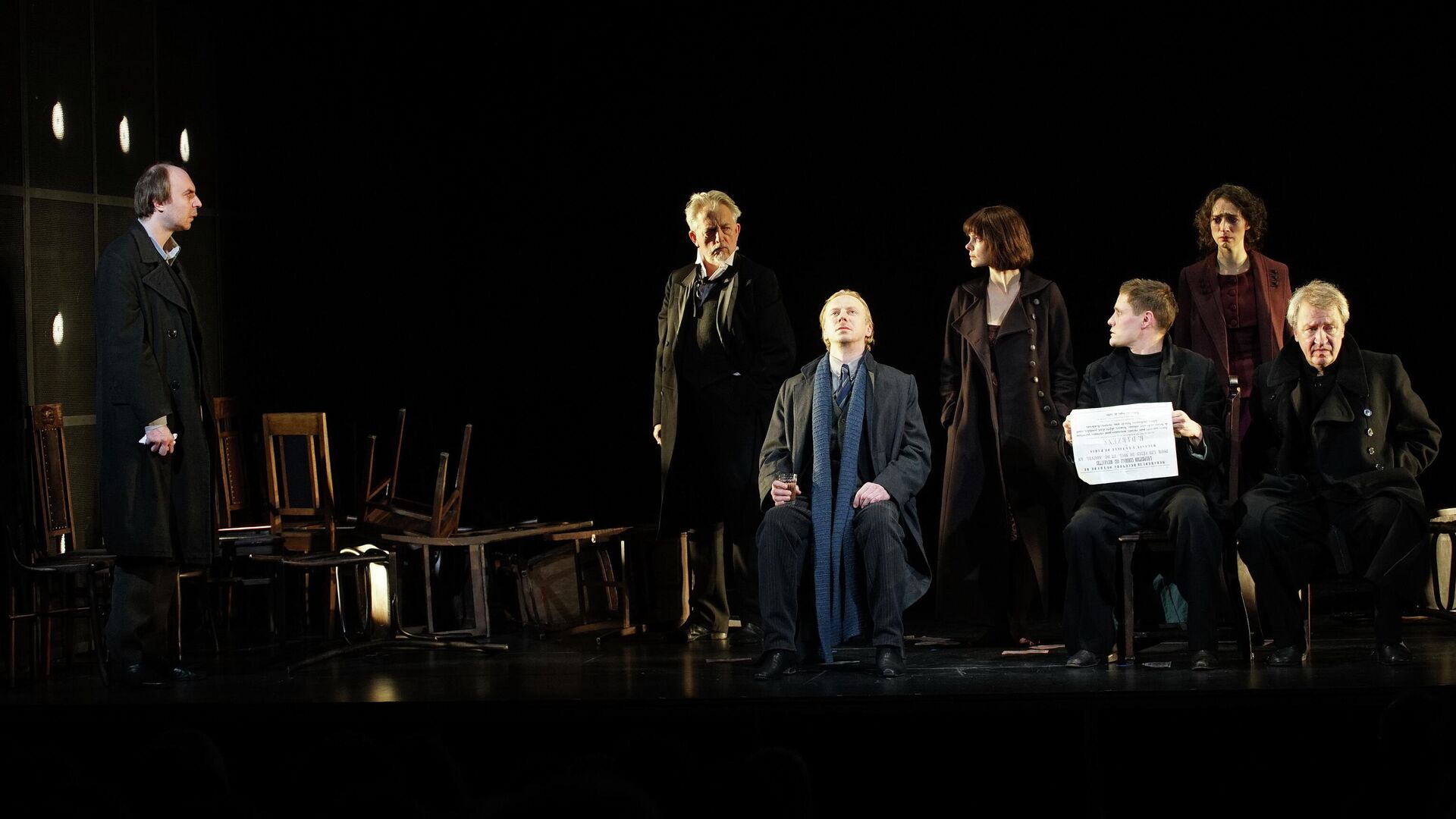 Сцена из спектакля Братья Карамазовы МДТ - Театра Европы - РИА Новости, 1920, 16.11.2020