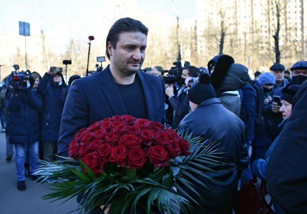 Генеральный директор Большого Московского государственного цирка на проспекте Вернадского Эдгард Запашный на церемонии прощания с актером театра и кино, народным артистом СССР Арменом Джигарханяном Генеральный директор Большого Московского государственного цирка на проспекте Вернадского Эдгард Запашный на церемонии прощания с актером театра и кино, народным артистом СССР Арменом Джигарханяном