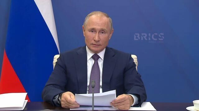 Путин предложил ускорить создание центра разработки и исследования вакцин БРИКС - РИА Новости, 1920, 17.11.2020