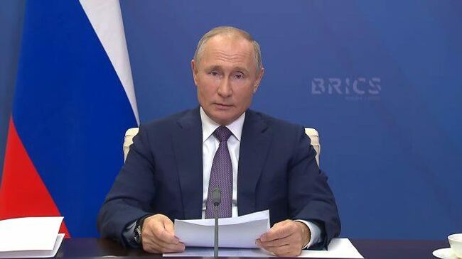 Путин предложил ускорить создание центра разработки и исследования вакцин БРИКС