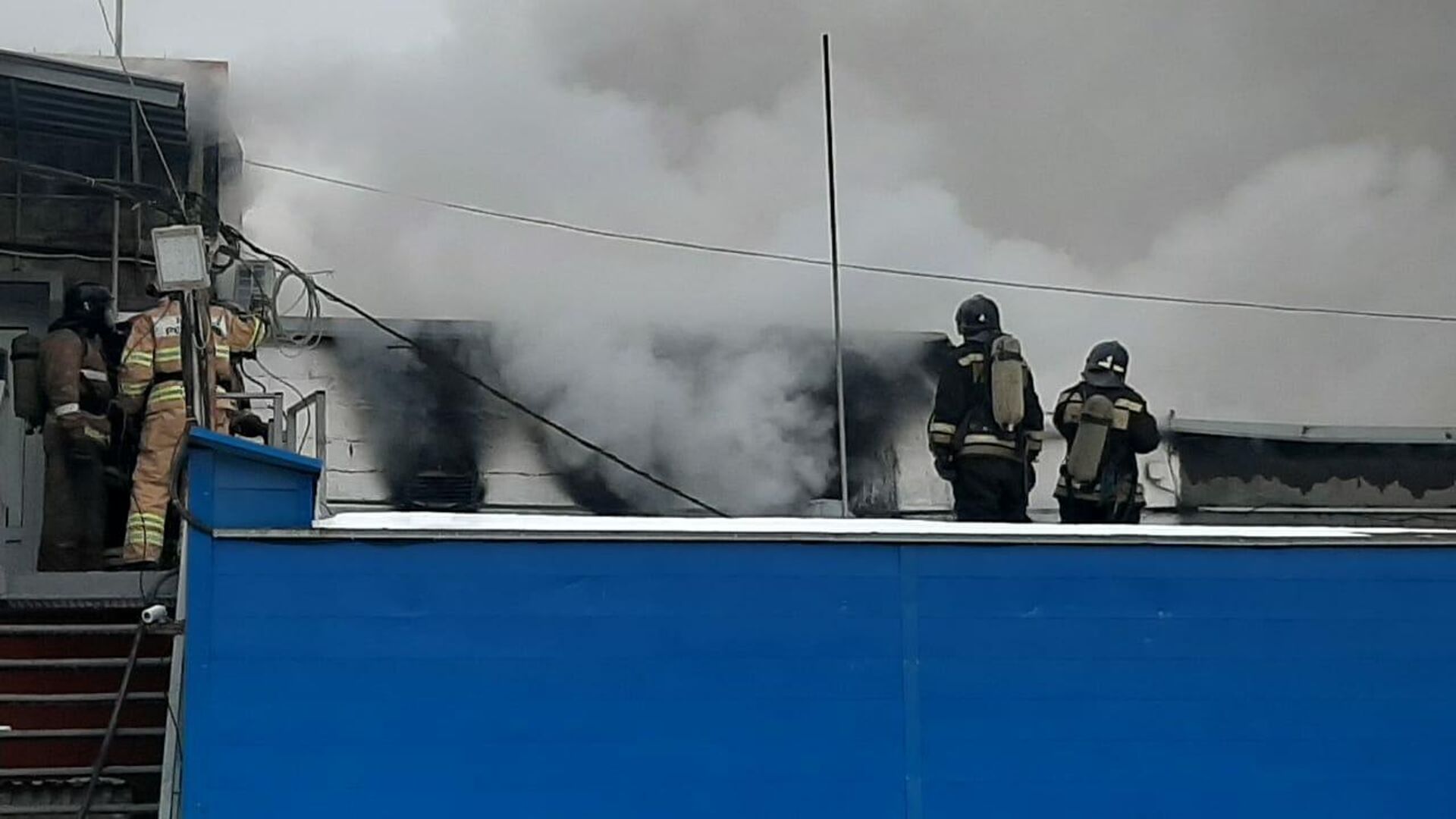 Пожар в производственном здании в Челябинске - РИА Новости, 1920, 17.11.2020