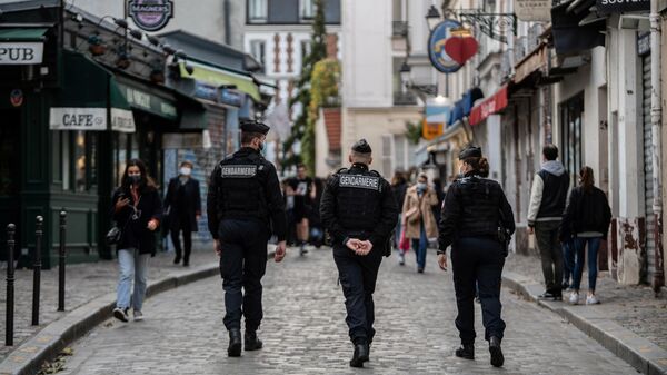 Французские жандармы патрулируют Монмартр