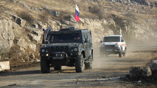 Блокпост российских миротворцев под Шуши на выезде из Степанакерта