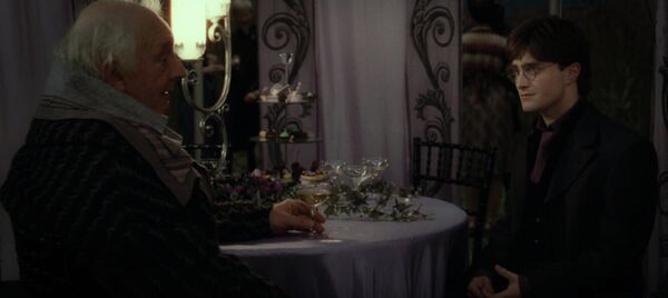 Кадр из фильма Гарри Поттер и Дары Смерти: Часть I
