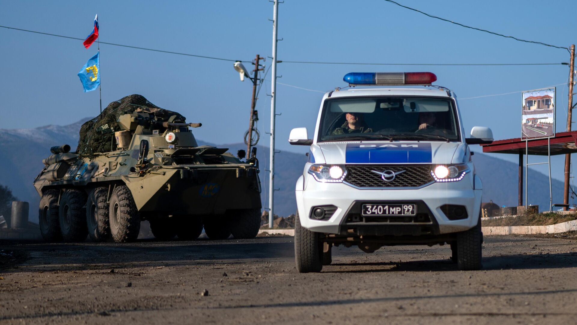 Военная техника российских миротворческих сил на участке дороги Лачинского коридора - РИА Новости, 1920, 18.11.2020