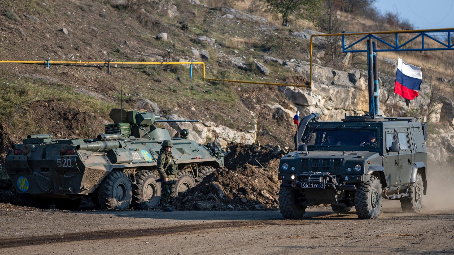 Военная техника российских миротворческих сил на блокпосту в Лачинском коридоре - РИА Новости, 1920, 18.11.2020