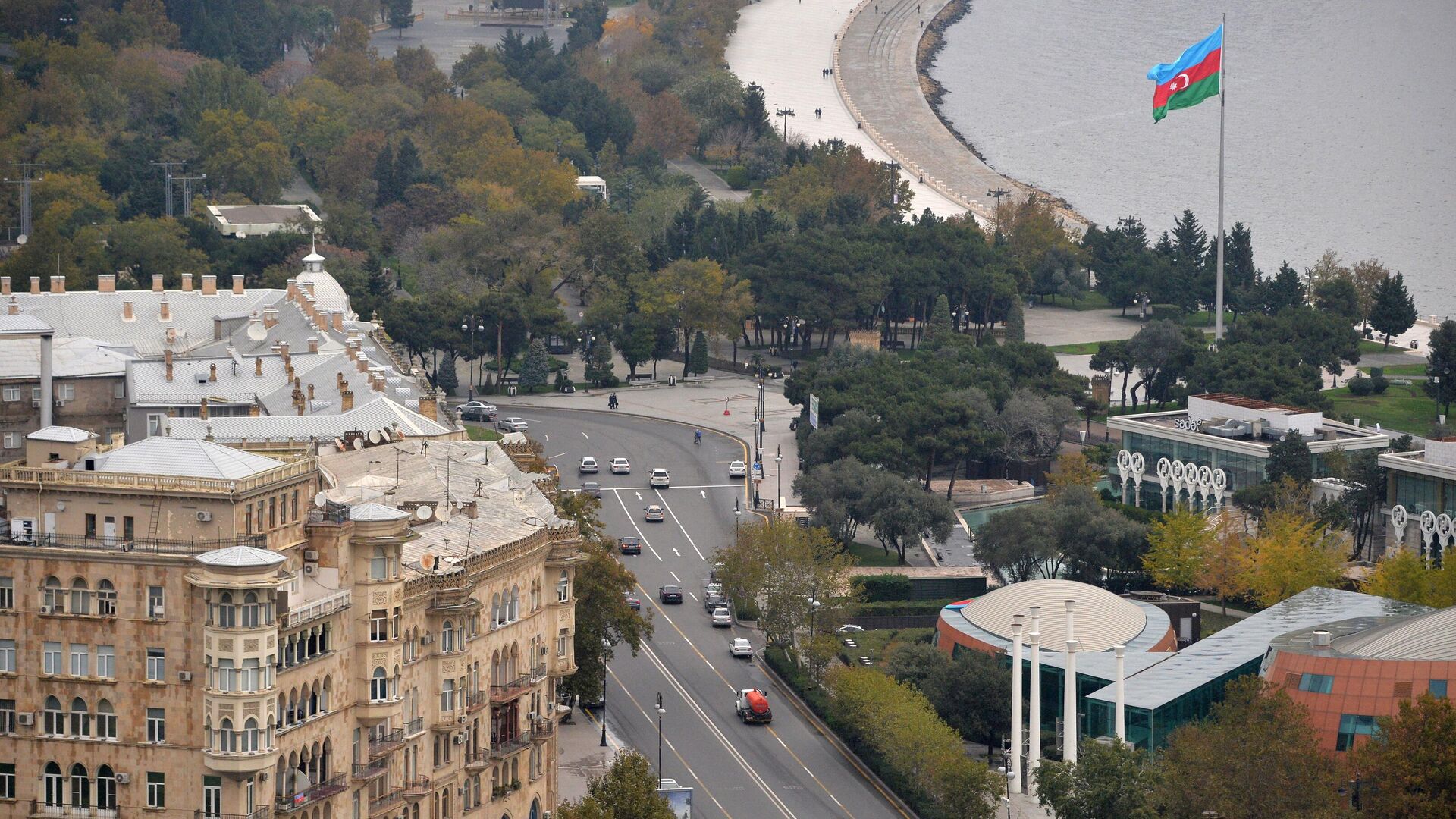 Вид на город со смотровой площадки в Баку - РИА Новости, 1920, 16.11.2021